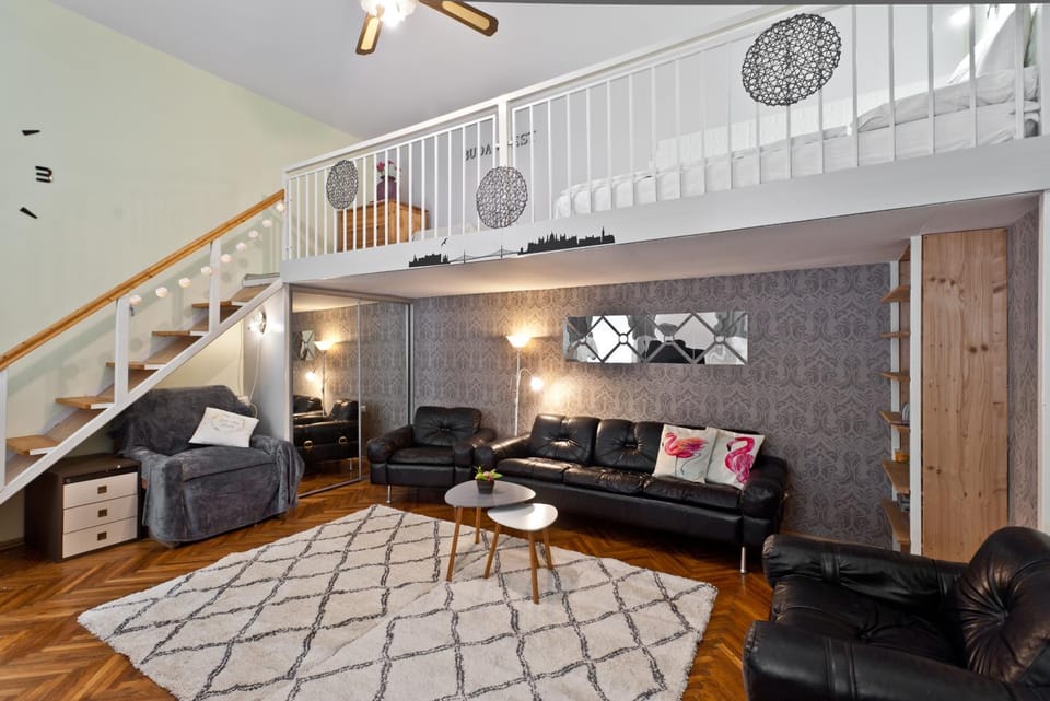 Living room, Photo of the whole room, Decorative detail, Seating area