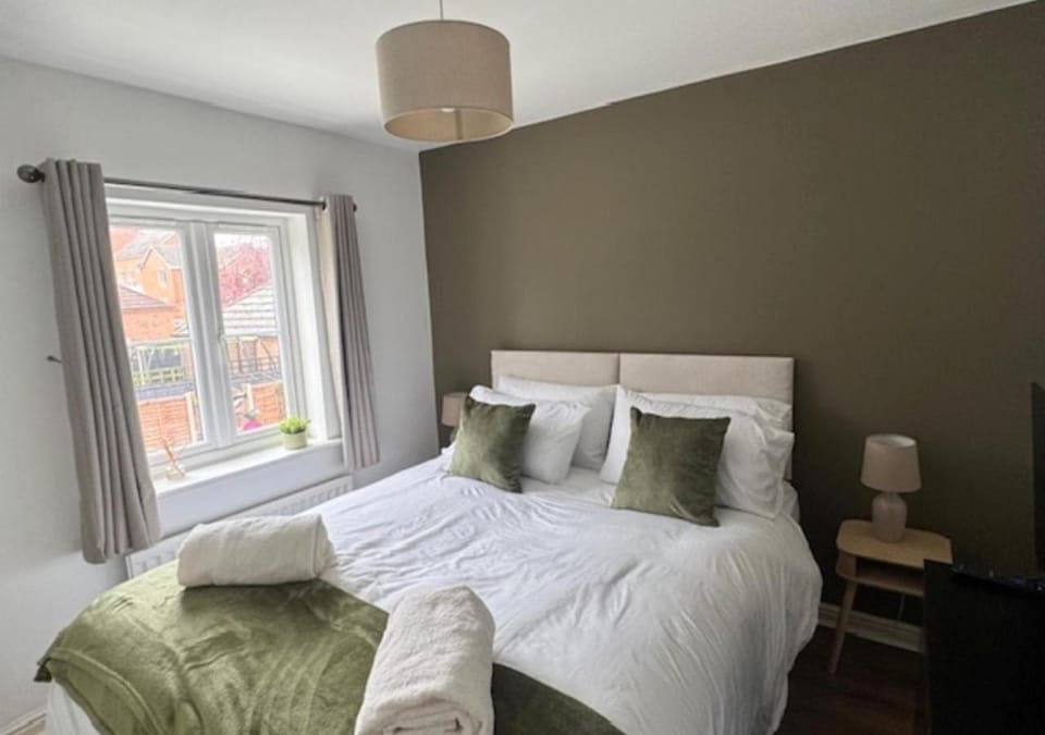 NEW Contractor M40, A46 Driveway Parking House in Warwick