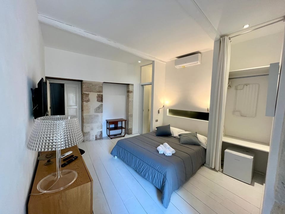 Artemisia Rooms Apartment in Syracuse