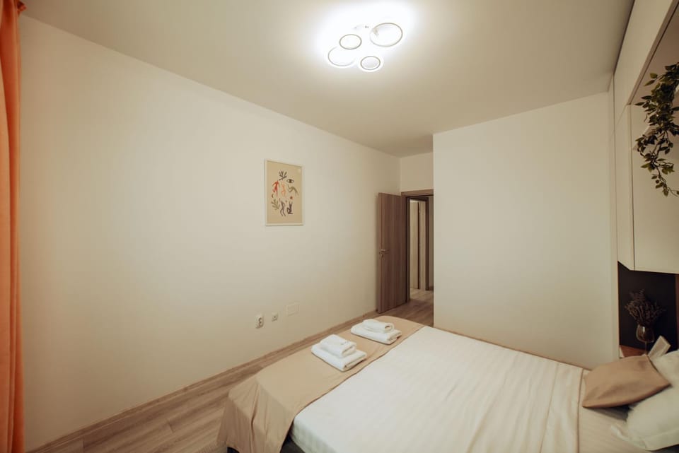 Cozy One Residence Apartments near Sfanta Maria Hospital Tatarasi Apartment in Romania