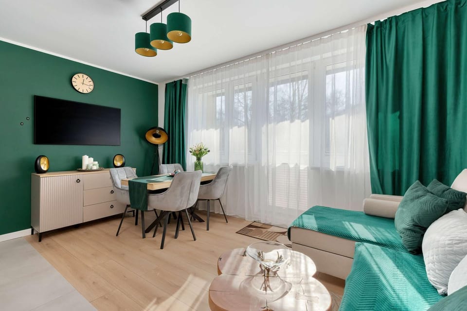 TV and multimedia, Living room, Photo of the whole room, Seating area, Evening entertainment