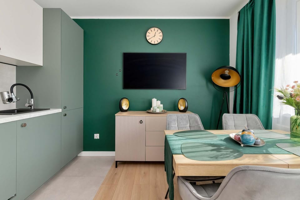 TV and multimedia, Kitchen or kitchenette, Living room, Seating area, Dining area
