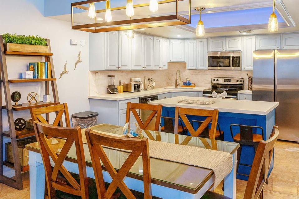 Kitchen or kitchenette, kitchen