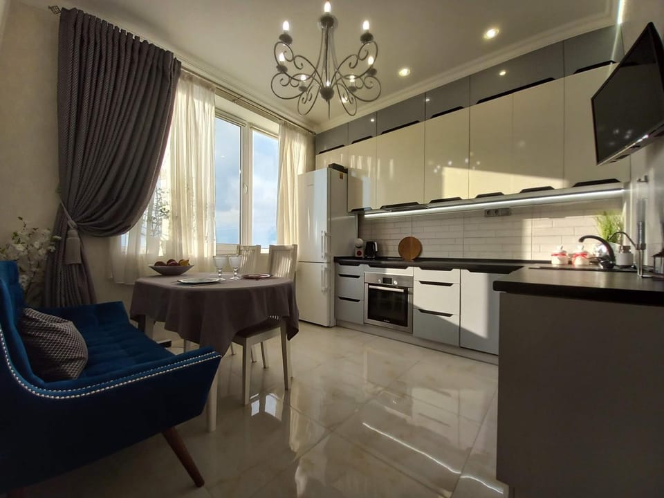 Kitchen or kitchenette, Seating area, Dining area, oven