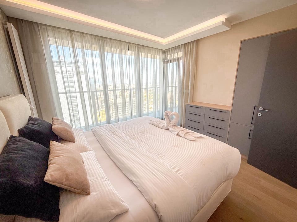 Photo of the whole room, Bedroom, wardrobe