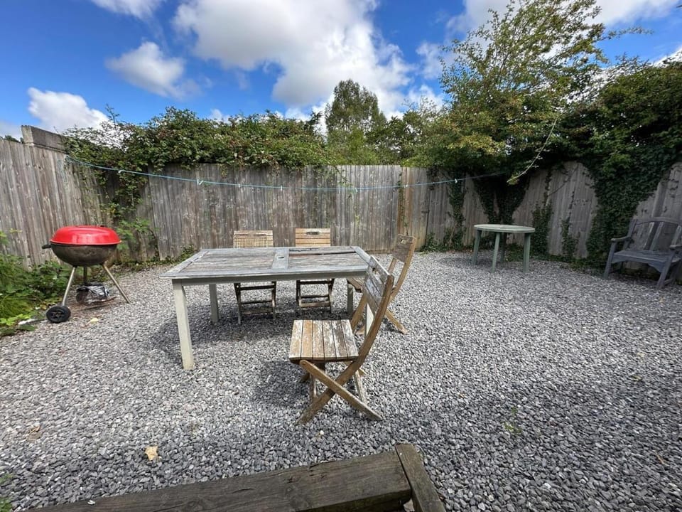 Large house ideal for work with parking and private garden House in Bristol