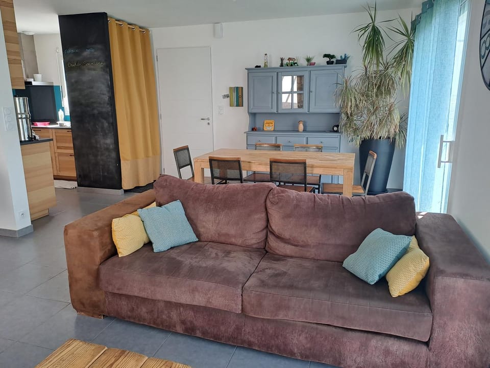 Kitchen or kitchenette, Seating area
