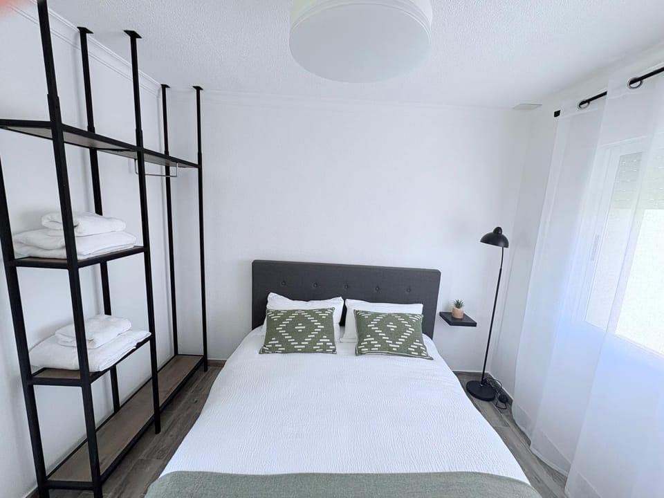 Photo of the whole room, Bedroom
