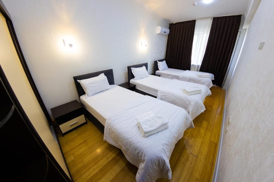 Bed, Bedroom, towels