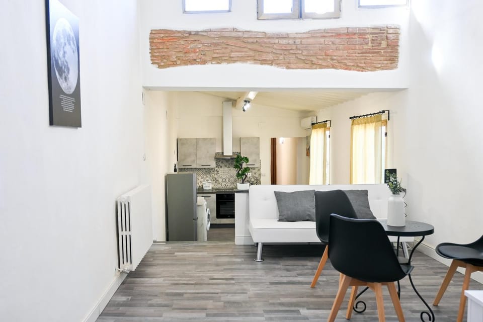 Kitchen or kitchenette, Living room, Seating area, Dining area, oven
