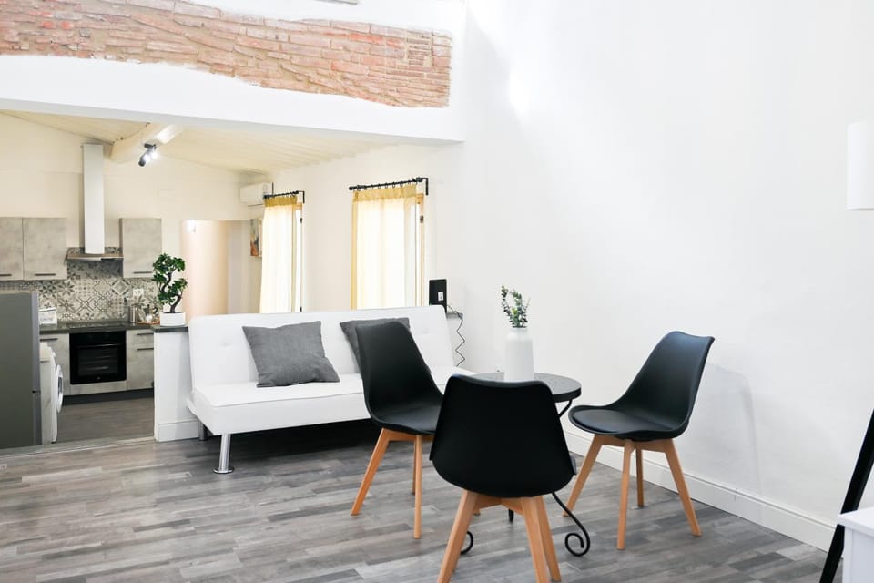 Kitchen or kitchenette, Living room, Seating area, Dining area
