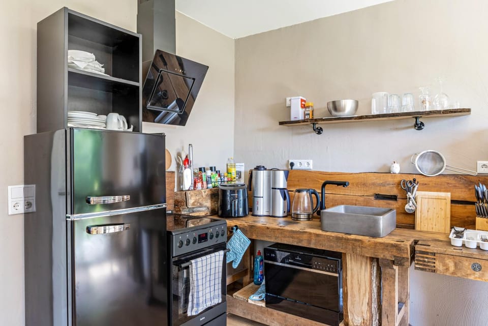 Kitchen or kitchenette, Living room