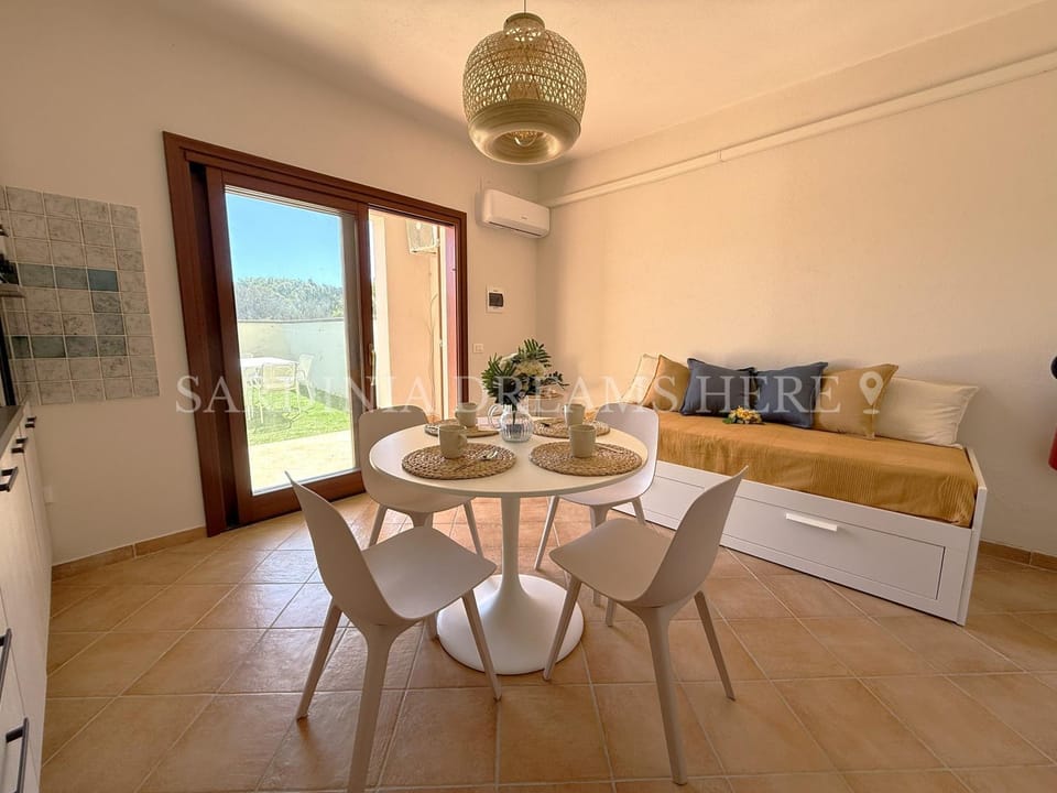 Living room, Photo of the whole room, Dining area
