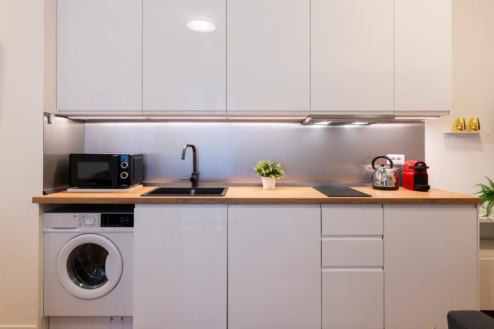 Kitchen or kitchenette, washing machine