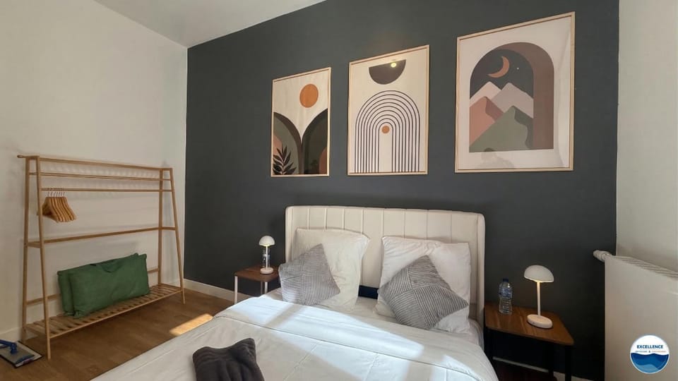 Bed, Photo of the whole room, Bedroom