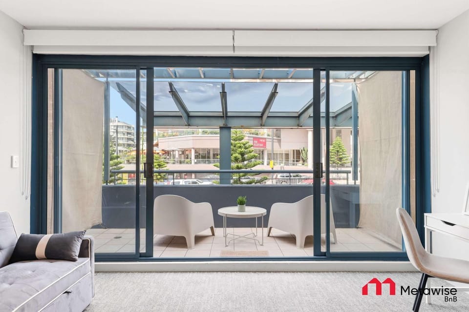 View (from property/room), Balcony/Terrace, Living room, Seating area