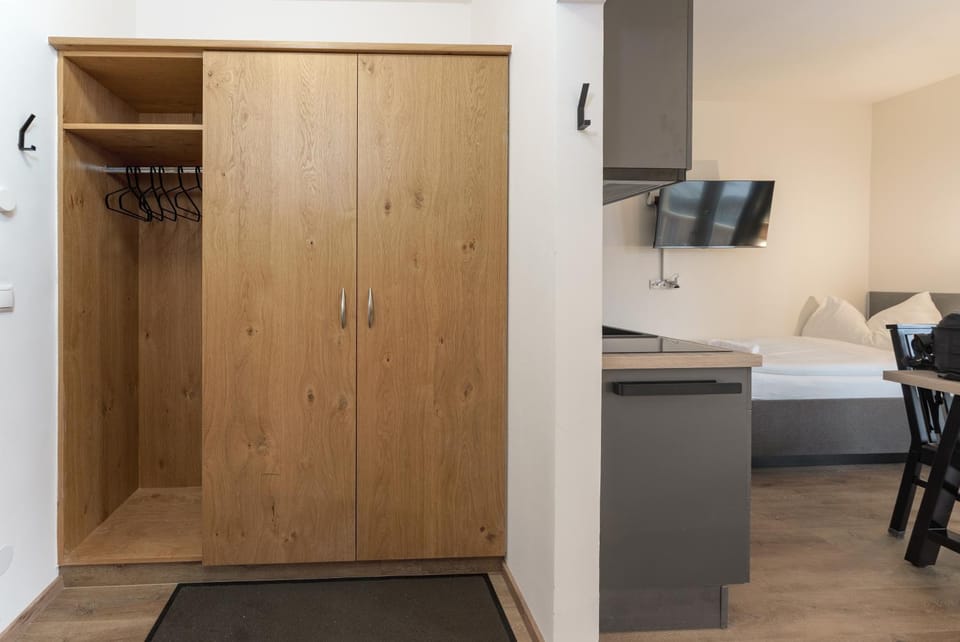 Bed, Kitchen or kitchenette, Photo of the whole room, Dining area, Bedroom, wardrobe