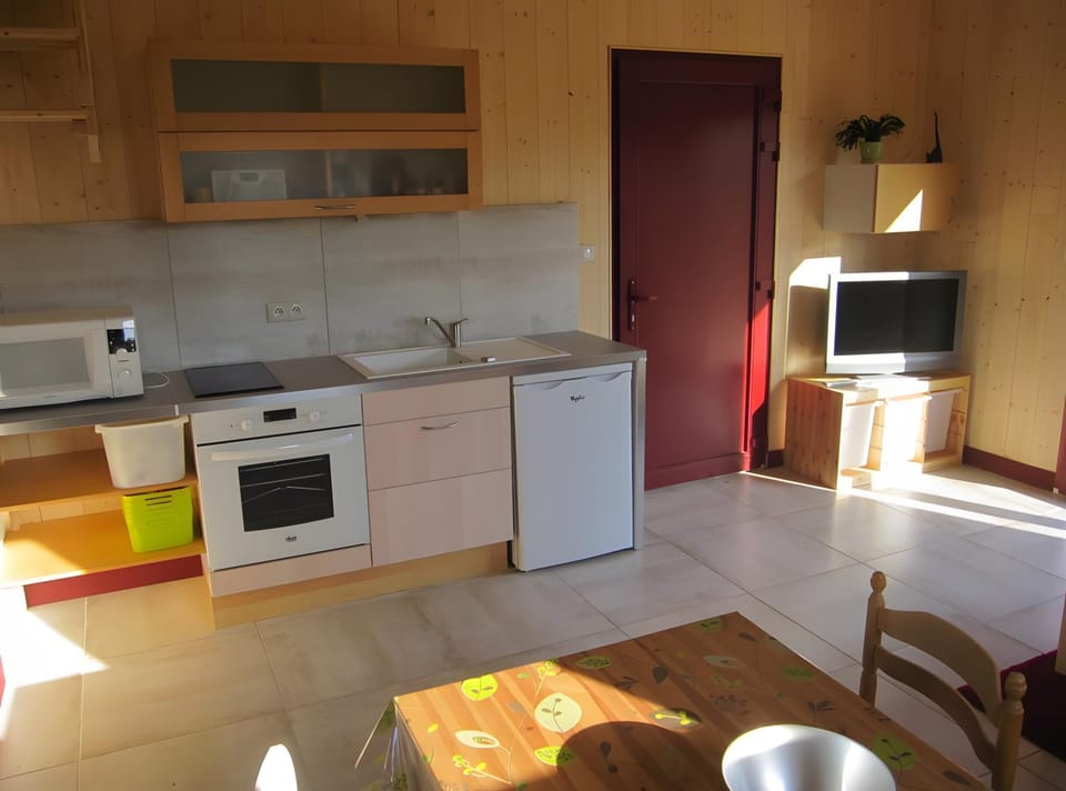 Property building, Kitchen or kitchenette, Living room