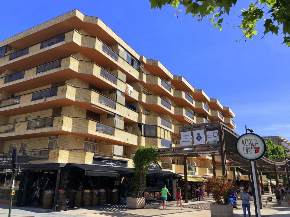 Property building, Day, Neighbourhood, Street view, Location