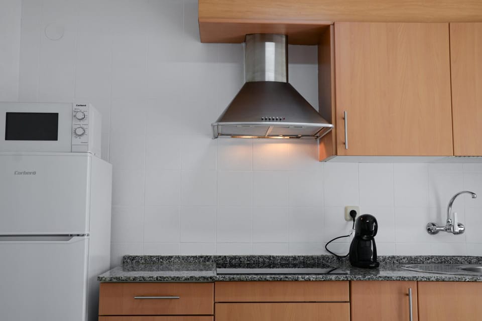 Kitchen or kitchenette, microwave, stove