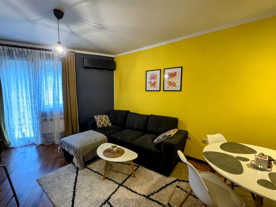 Communal lounge/ TV room, Living room, Dining area, air conditioner