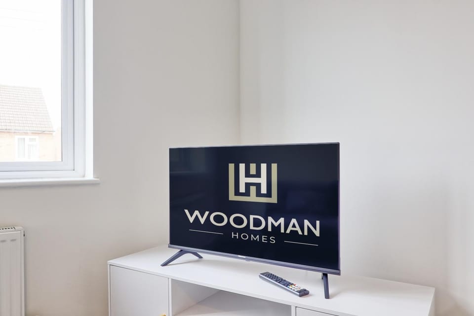 Whole house, sleeps 8, close to City centre Apartment in Chelmsford
