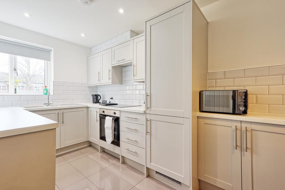 Whole house, sleeps 8, close to City centre Apartment in Chelmsford