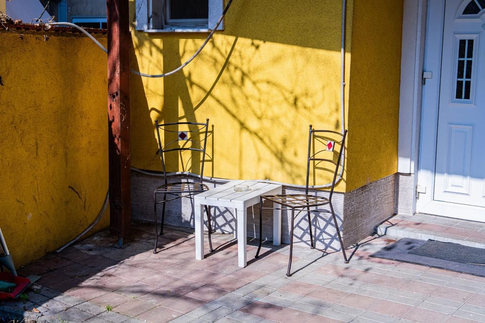 Patio, Day, Seating area