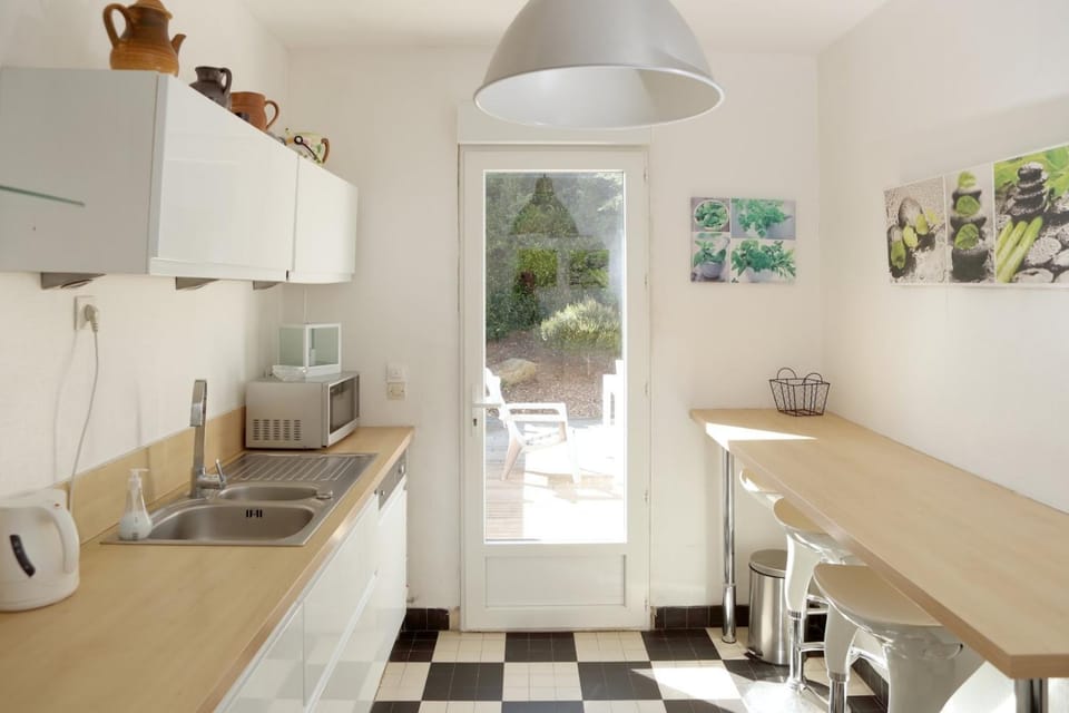Property building, Kitchen or kitchenette, Living room