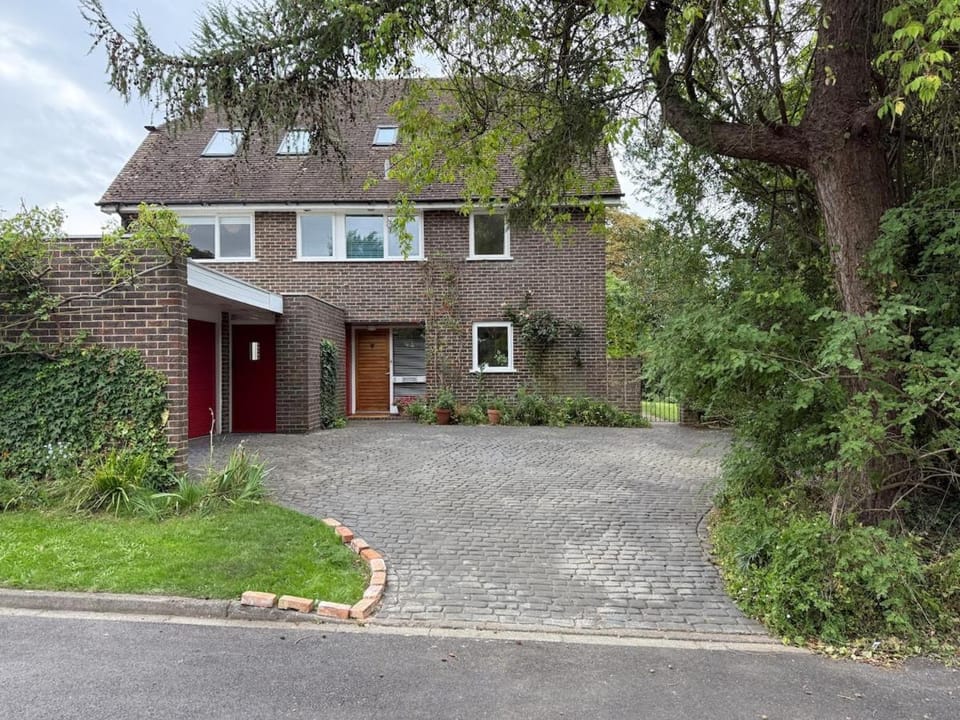 Large 5-Bed Home Next to JR Hospital Parking House in Oxford