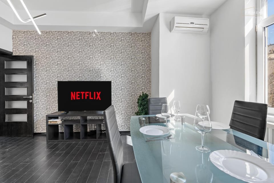 TV and multimedia, Living room, Dining area