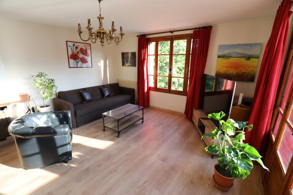 TV and multimedia, Living room, Seating area