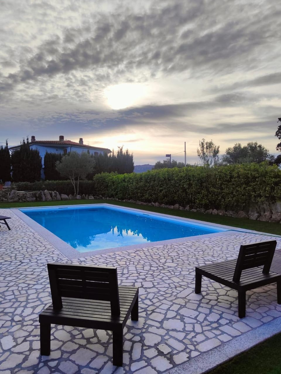 Swimming pool, sunbed