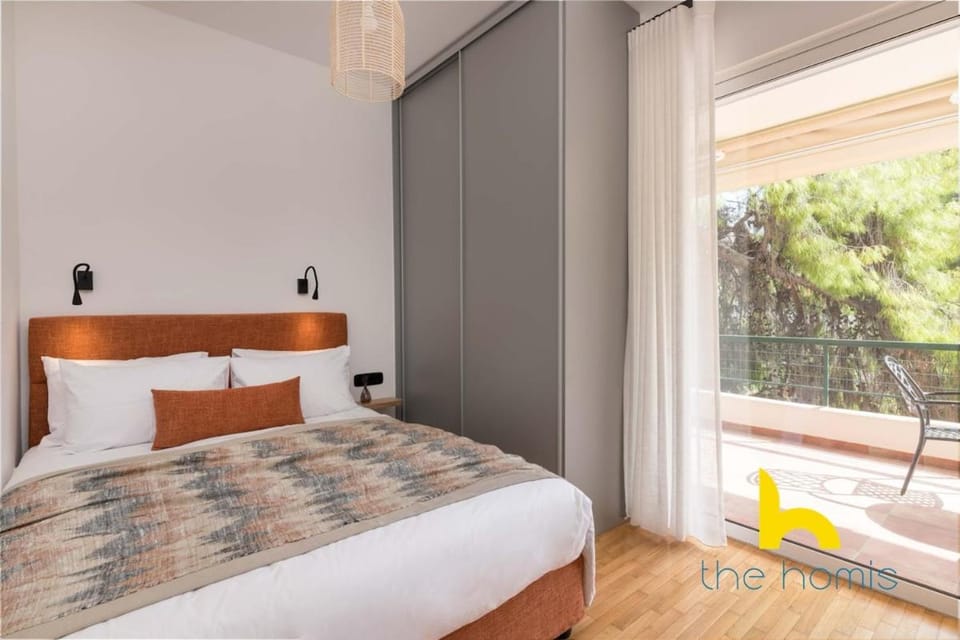 Elegant Riviera Retreat Sunlit Oasis Near Beach Apartment in East Attica Regional Unit, Greece