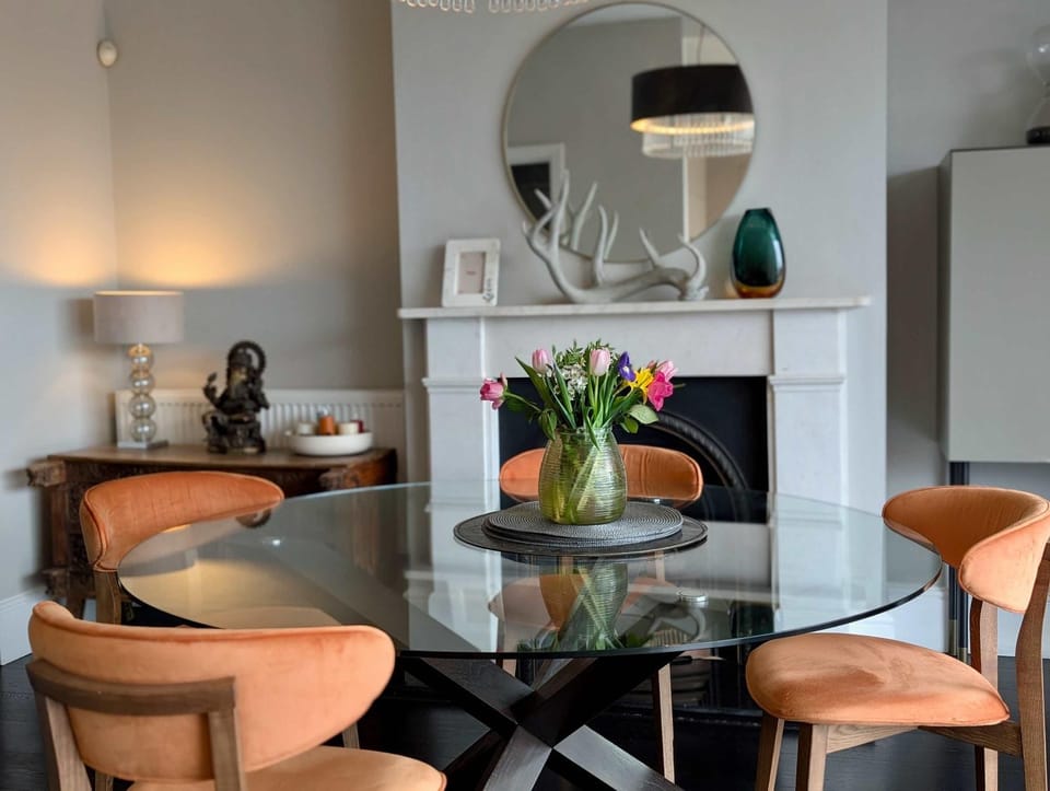 Seating area, Dining area