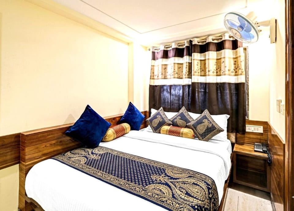 Hotel Cashew le Place 'Front of New Delhi Railway Station & 1 Minute from Connaught Place & City Centre Bed and Breakfast in New Delhi