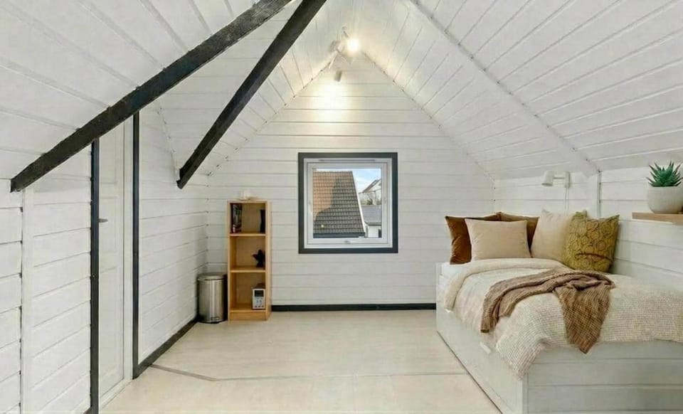 Central Top Floor 2BR Apartment & Free Parking Apartment in Stavanger