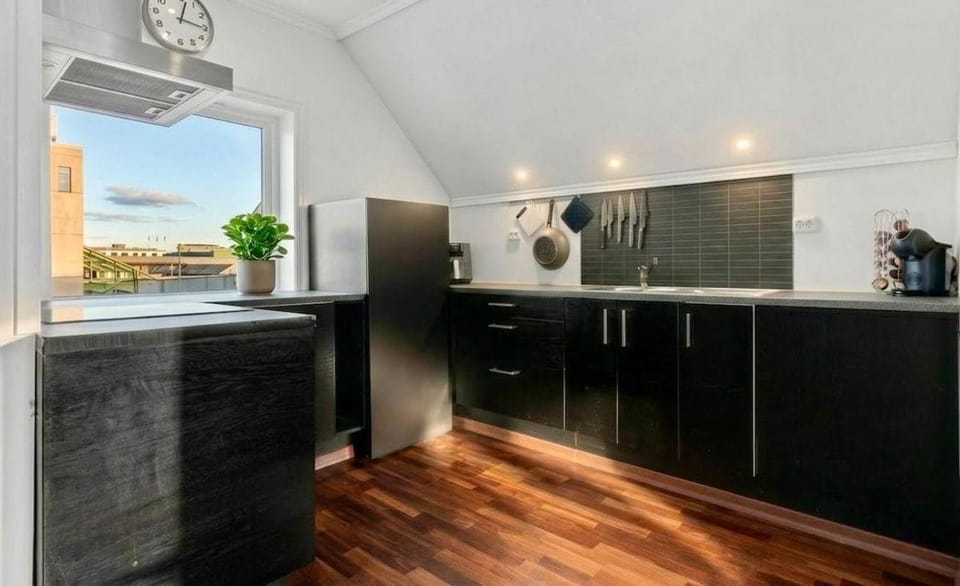 Central Top Floor 2BR Apartment & Free Parking Apartment in Stavanger