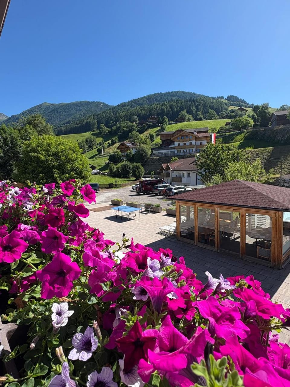 Patio, Day, Neighbourhood, Natural landscape, Activities, Garden, Balcony/Terrace, Garden view, Mountain view, Parking, sunbed