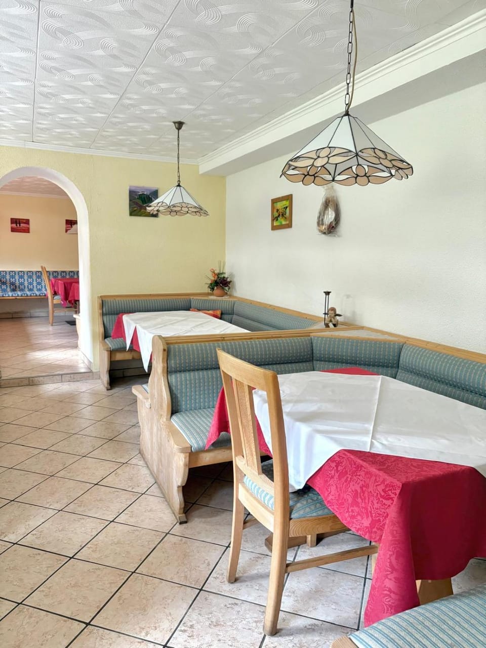 Seating area, Dining area