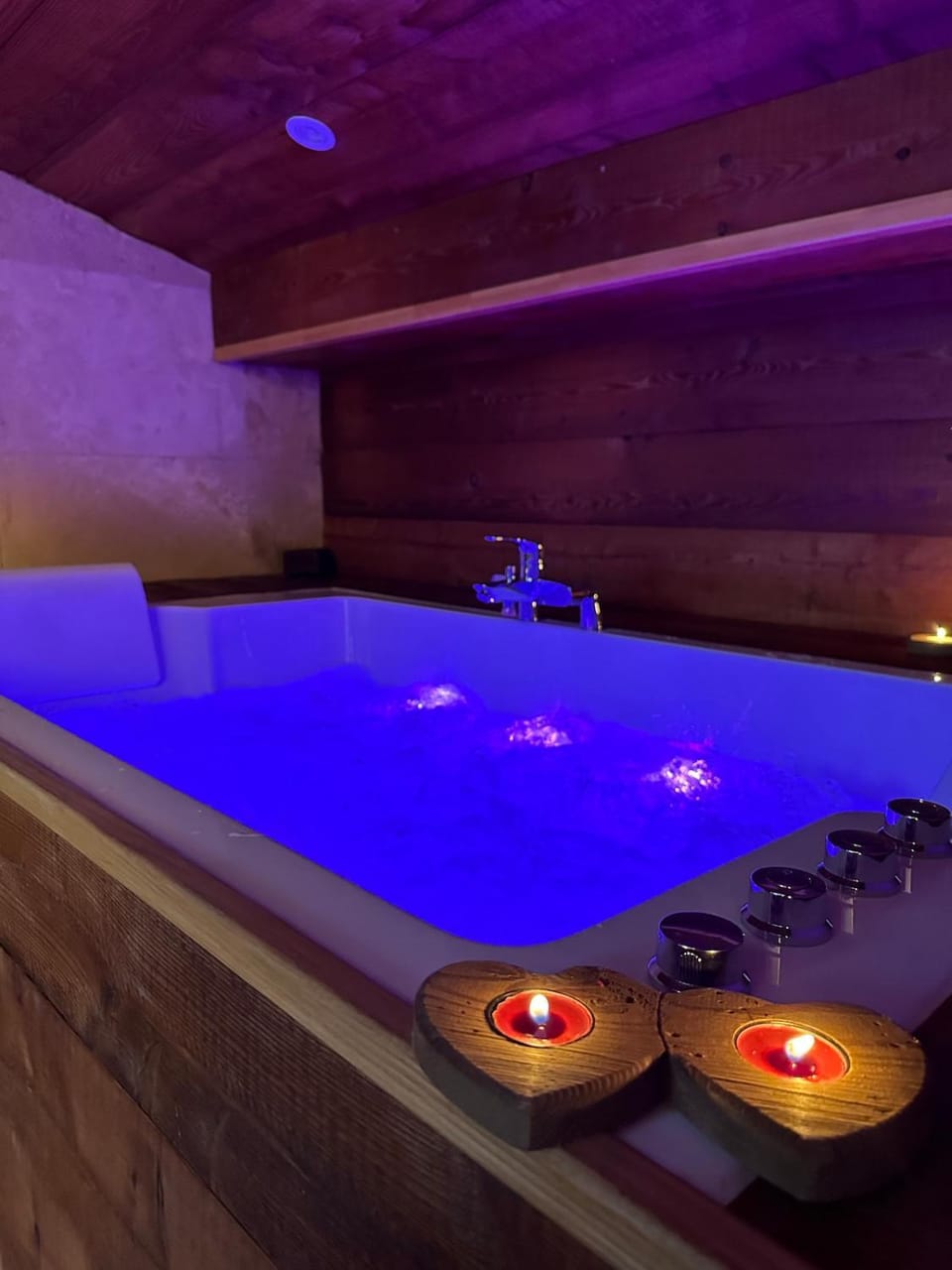 Hot Tub, Bathroom