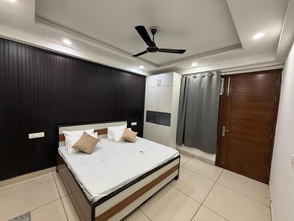 Peaceful Luxury Retreat 3BHK ,Relax, Family, Party Apartment in New Delhi