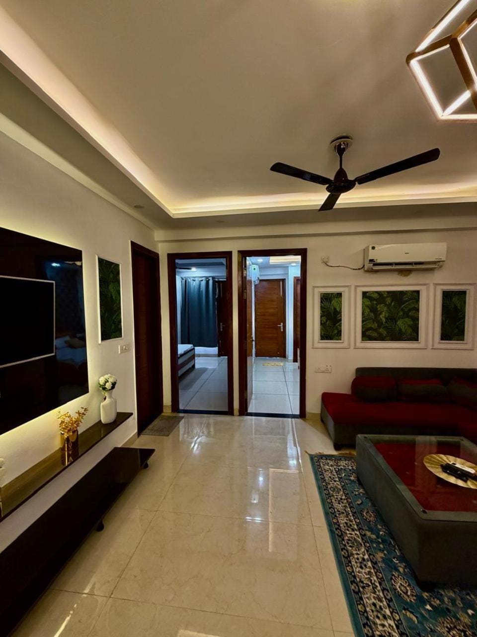 Peaceful Luxury Retreat 3BHK ,Relax, Family, Party Apartment in New Delhi