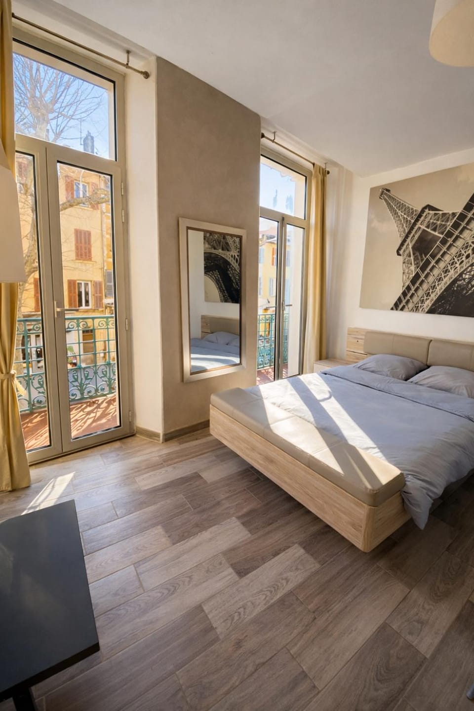 Photo of the whole room, Bedroom