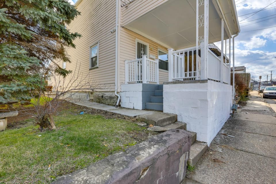 Work, Relax & Explore The 'Burgh! McKeesport Home House in Pennsylvania