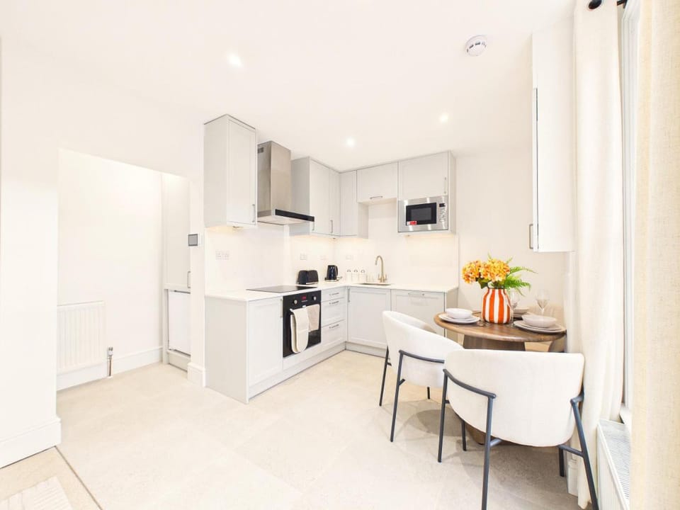 NEW Artisan Flat by Signature Stays - Modern - Spacious Apartment in Cheltenham