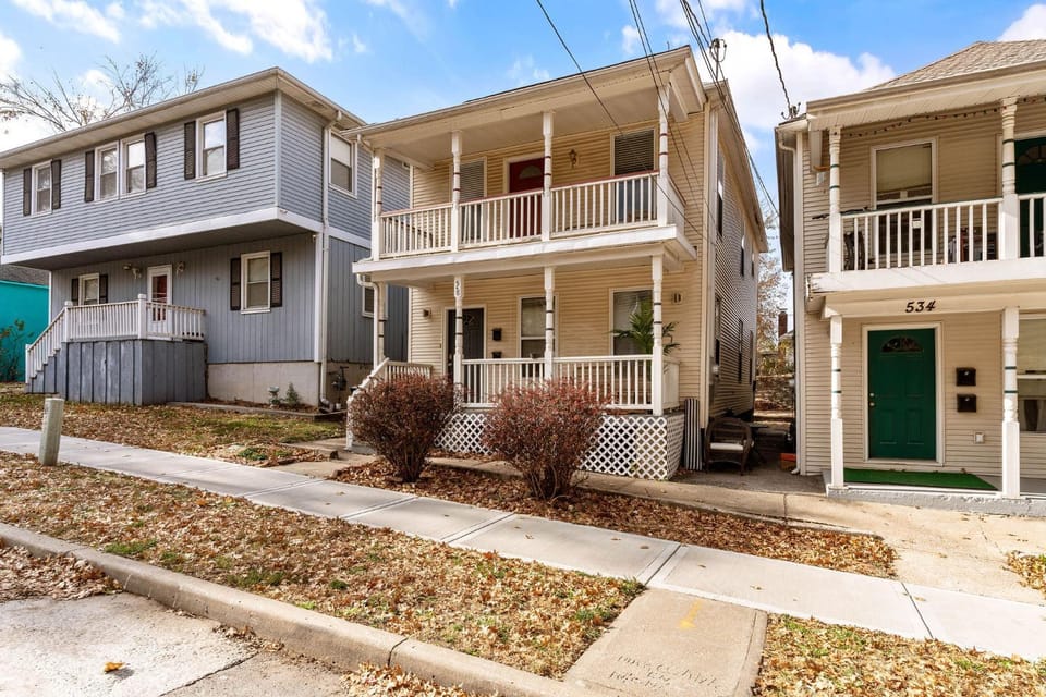 Columbus Park Upper Apt Minutes from Downtown KC House in Kansas City