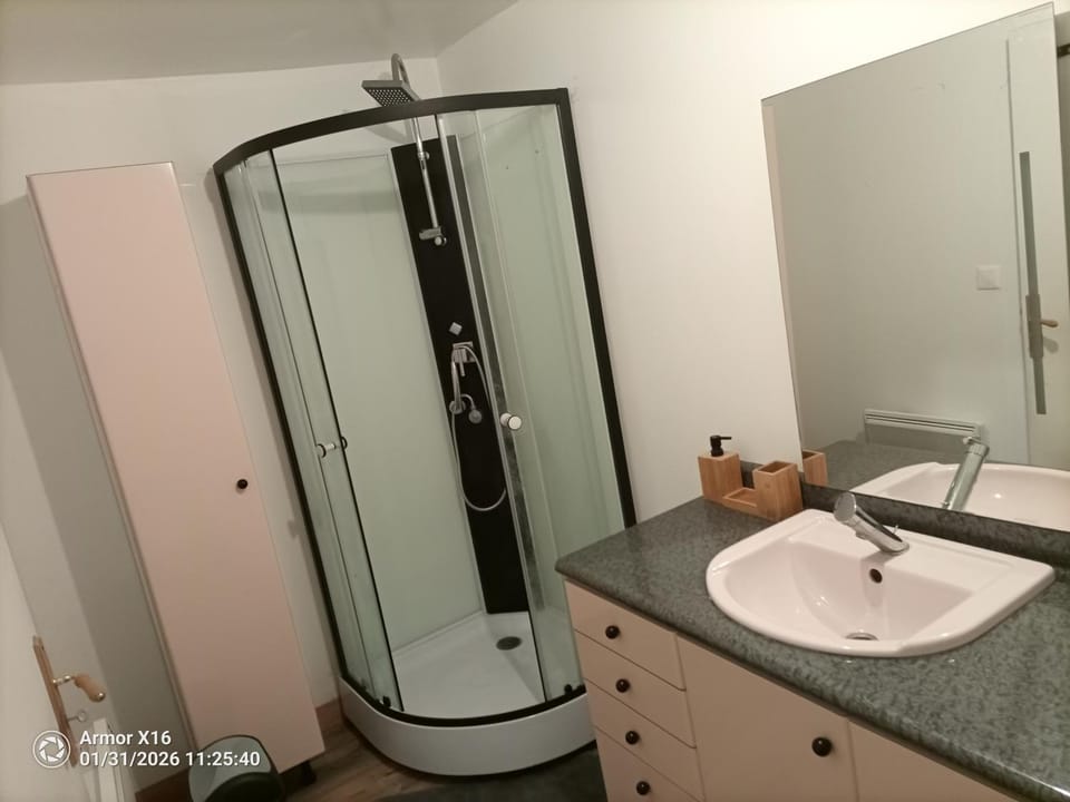 Une habitation spartiate Apartment in Normandy