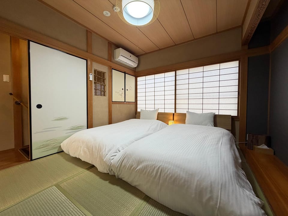 Bed, Photo of the whole room, air conditioner