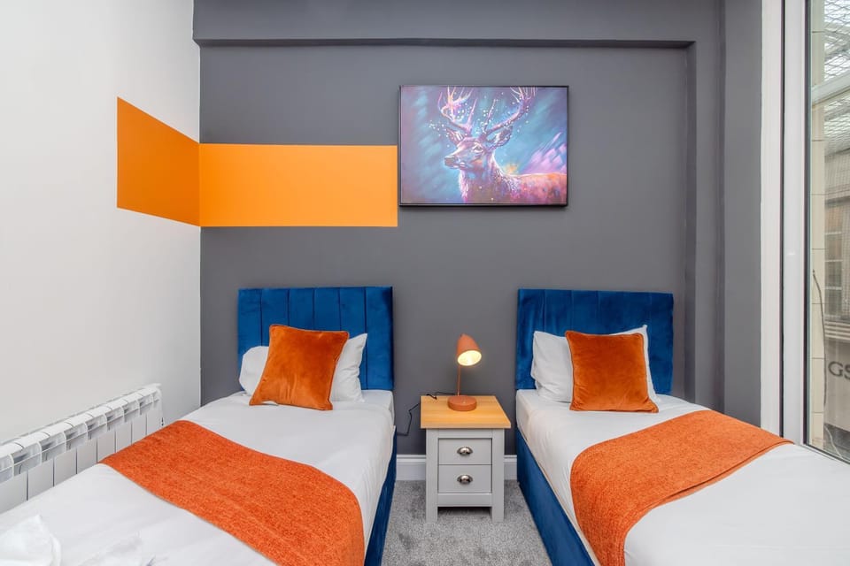 Amazing Three Bedroom Apartments Next to Shopping Center and Beach Apartment in Brighton